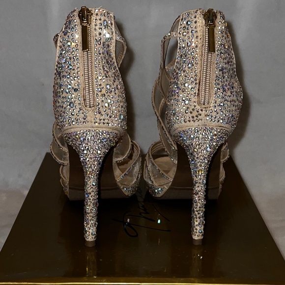 Iridescent Rhinestone/Nude Heels Size 8 - Picture 5 of 10